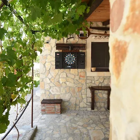 بيت للعطل House & Palaca Donji Zemunik