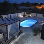 House & Palaca *