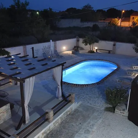 House & Palaca *