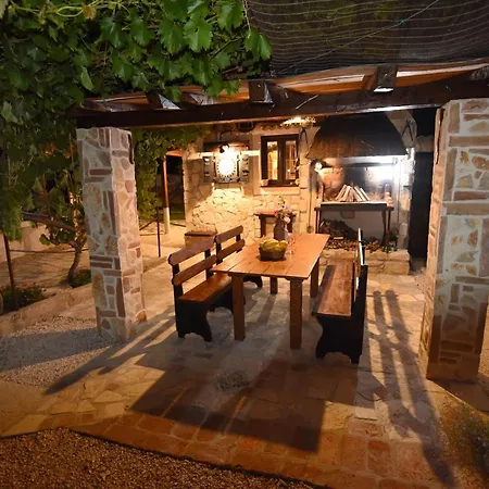 House & Palaca Holiday home Donji Zemunik