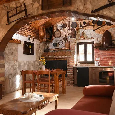 House & Palaca Holiday home Donji Zemunik