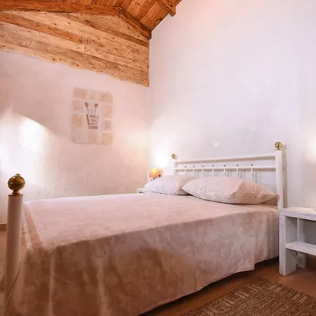 House & Palaca Holiday home Donji Zemunik