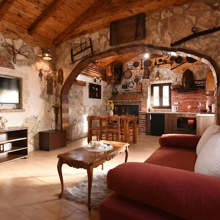 House & Palaca Donji Zemunik