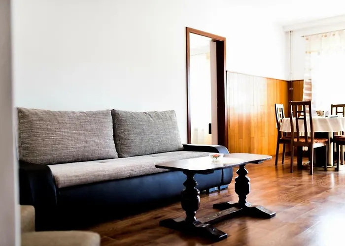 House & Palaca Donji Zemunik