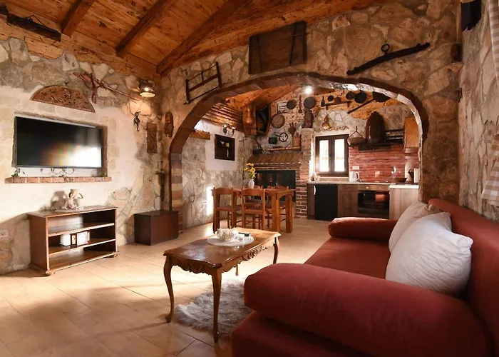 House & Palaca Donji Zemunik